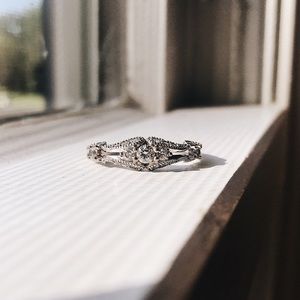 Sterling Silver Vintage Filigree CZ Ring Size 8